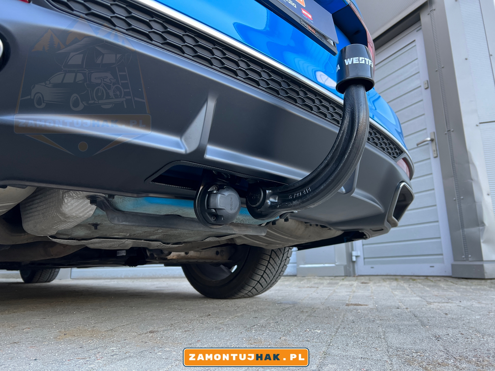 Audi A4 Avant B9 z zamontowanym hakiem Westfalia A40V, widok z tyłu"